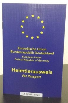 EU Tierausweis Heimtierausweis der Europäischen Union für Haustiere, mit EU-Sternen auf blauem Hintergrund.